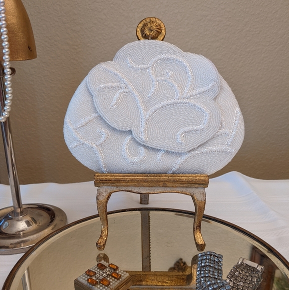Jeromes Handbags - White Beaded Jeromes Crossbody Clutch